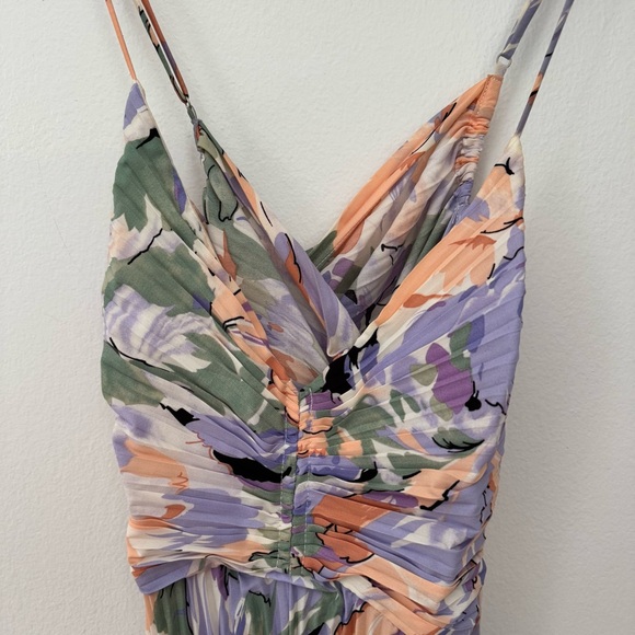 Astr the Label Blythe Floral Plisse Midi Dress. Size M - Picture 6 of 9